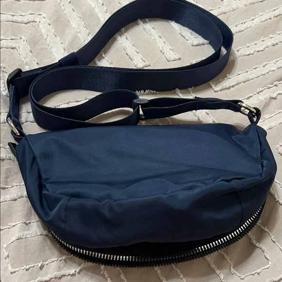 Lululemon Athletica Dark Blue Bag - Picture 5 of 5